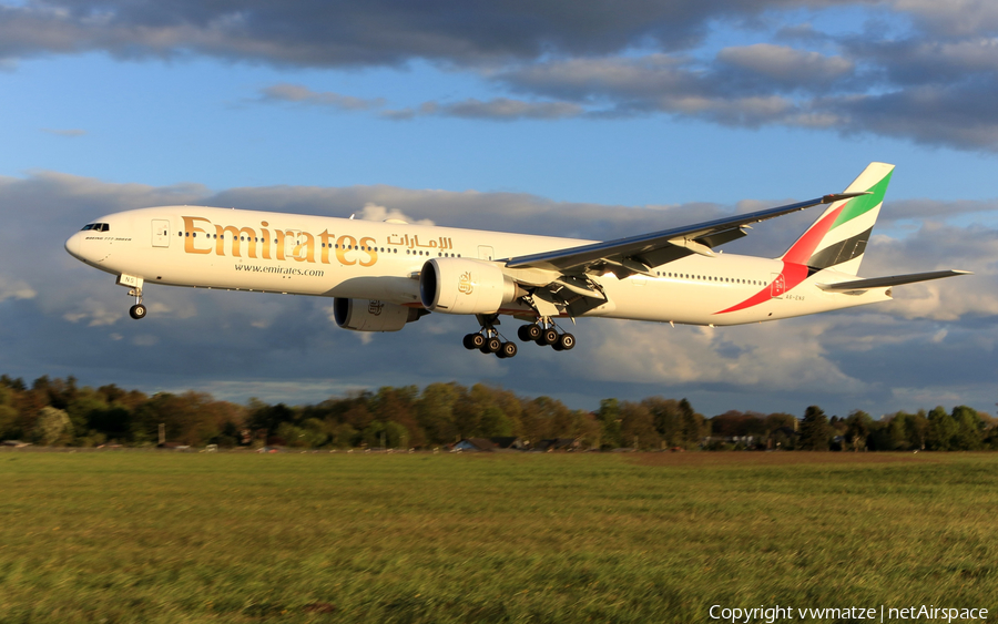 Emirates Boeing 777-31H(ER) (A6-ENS) | Photo 425808