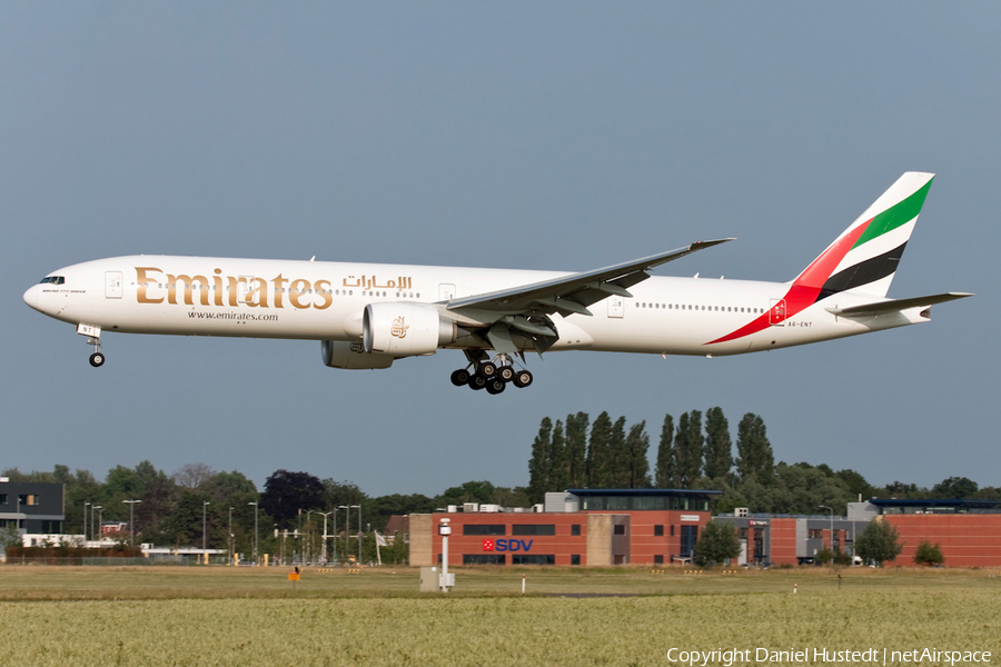Emirates Boeing 777-31H(ER) (A6-ENT) | Photo 614044