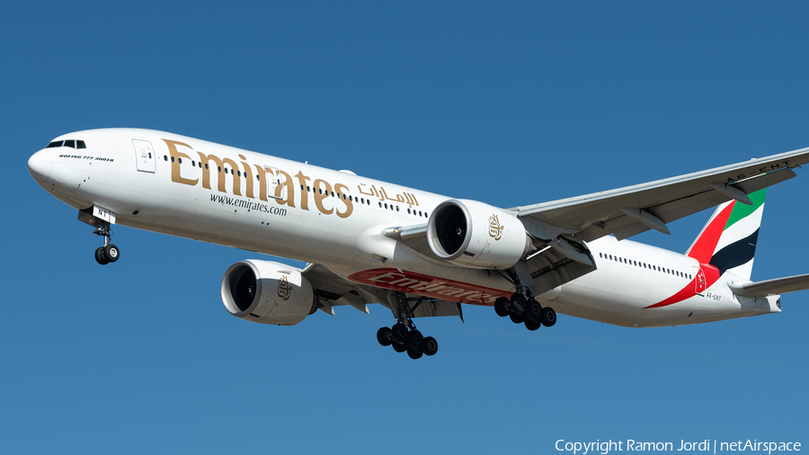 Emirates Boeing 777-31H(ER) (A6-ENT) | Photo 496570