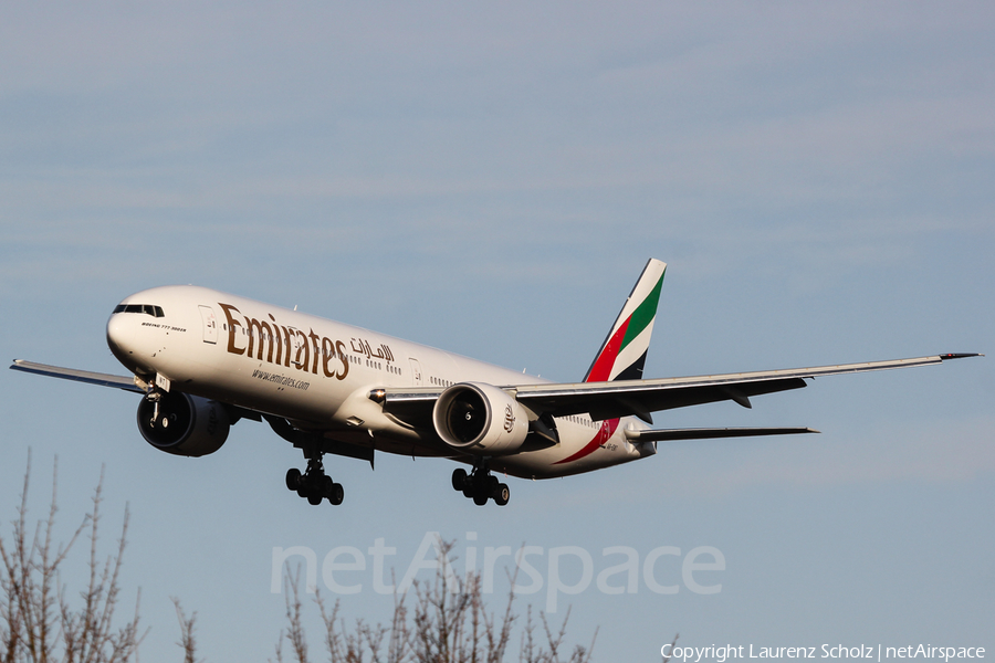 Emirates Boeing 777-31H(ER) (A6-ENT) | Photo 65422