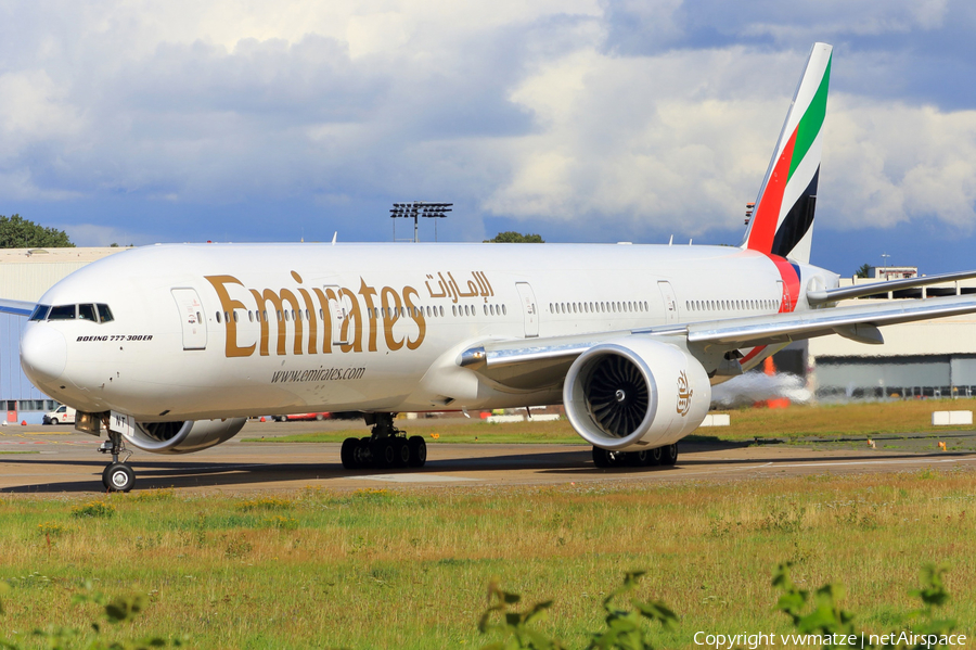 Emirates Boeing 777-31H(ER) (A6-ENT) | Photo 118498