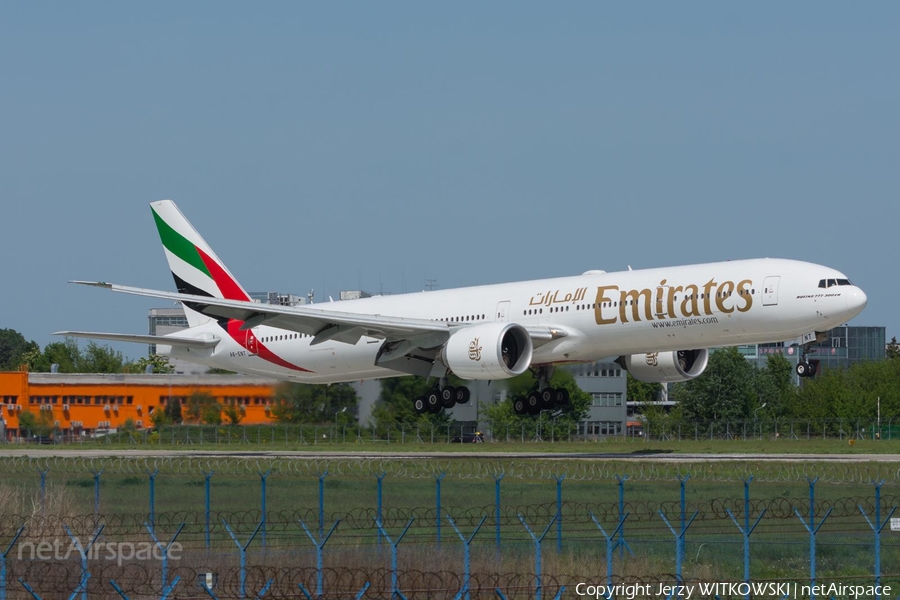 Emirates Boeing 777-31H(ER) (A6-ENT) | Photo 677179