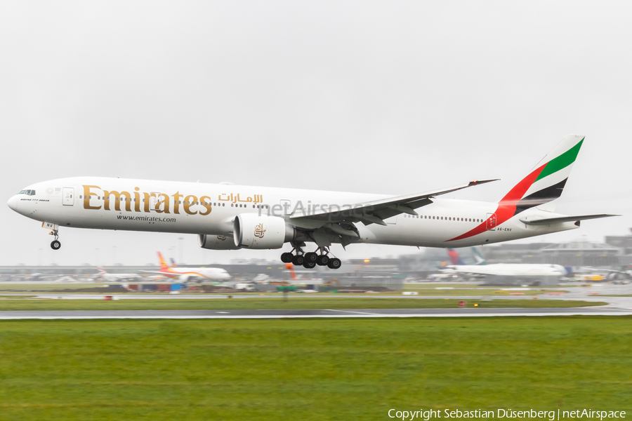 Emirates Boeing 777-31H(ER) (A6-ENV) | Photo 290535