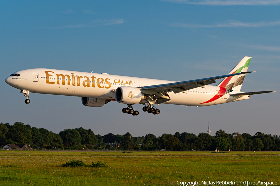 Emirates Boeing 777-31H(ER) (A6-ENV) | Photo 585160
