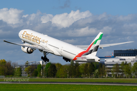 Emirates Boeing 777-31H(ER) (A6-ENV) at  Hamburg - Fuhlsbuettel (Helmut Schmidt), Germany