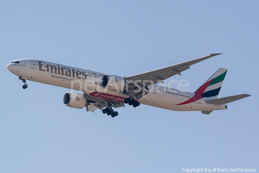 Emirates Boeing 777-31H(ER) (A6-ENV) | Photo 535554