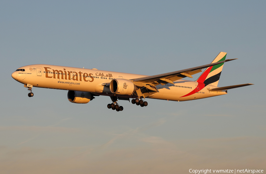 Emirates Boeing 777-31H(ER) (A6-ENW) | Photo 300495