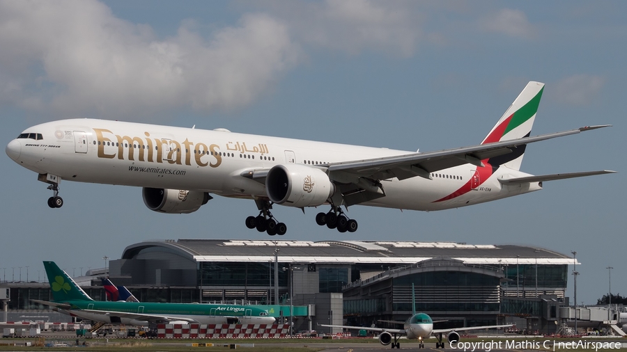 Emirates Boeing 777-31H(ER) (A6-ENW) | Photo 428148