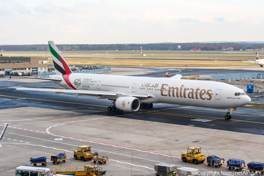 Emirates Boeing 777-31H(ER) (A6-ENW) | Photo 278948