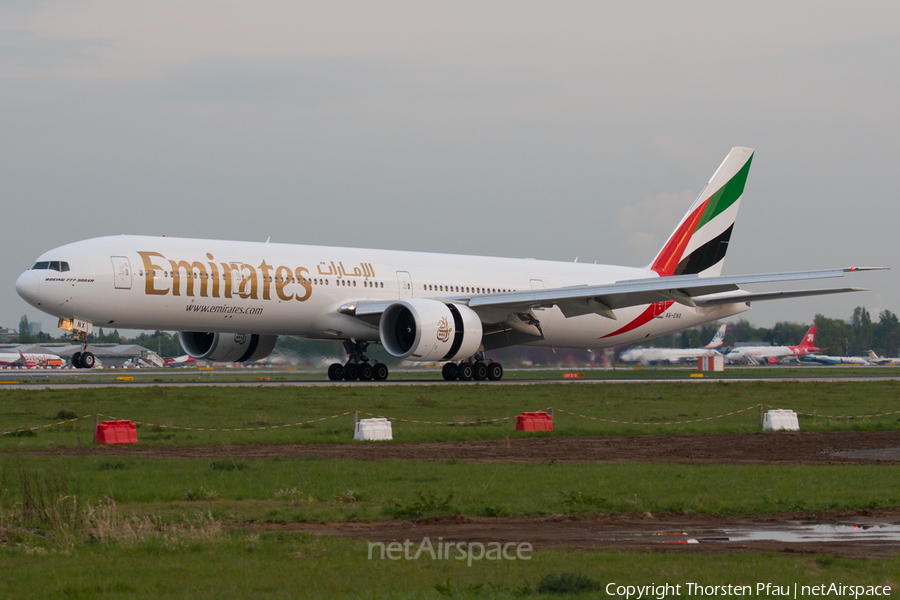 Emirates Boeing 777-31H(ER) (A6-ENX) | Photo 81702