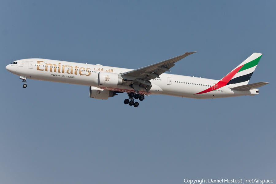 Emirates Boeing 777-31H(ER) (A6-ENX) | Photo 416045