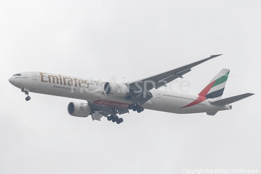 Emirates Boeing 777-31H(ER) (A6-ENX) | Photo 611828
