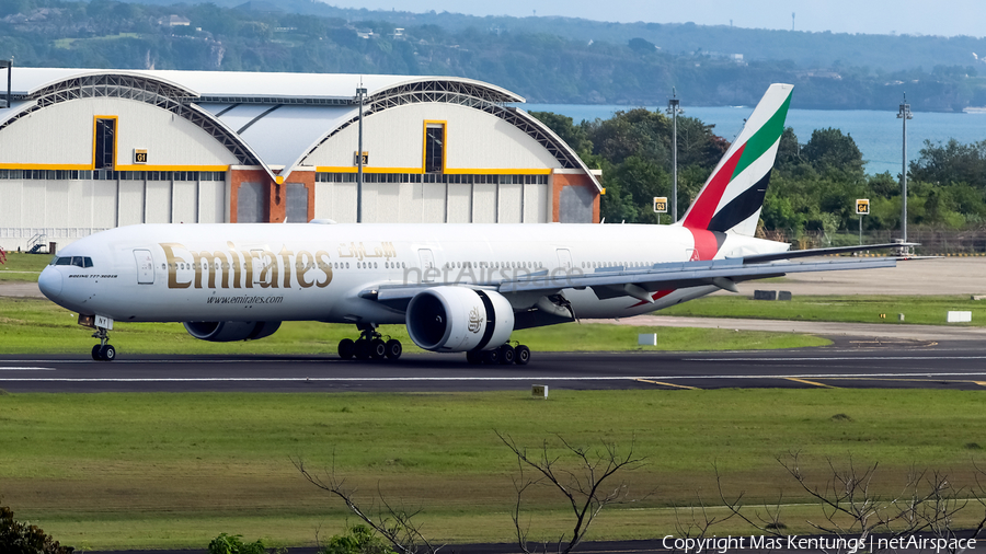 Emirates Boeing 777-31H(ER) (A6-ENY) | Photo 524784