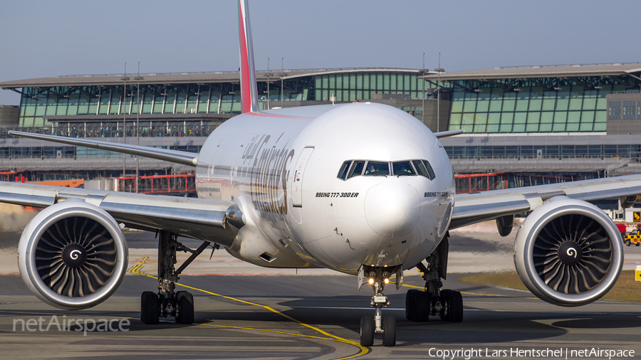 Emirates Boeing 777-31H(ER) (A6-ENZ) | Photo 149825
