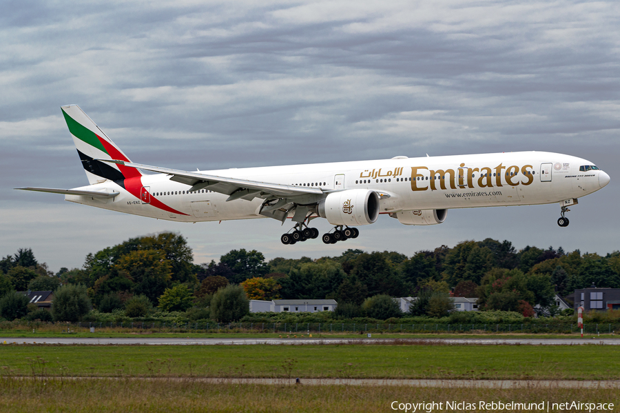 Emirates Boeing 777-31H(ER) (A6-ENZ) | Photo 403934