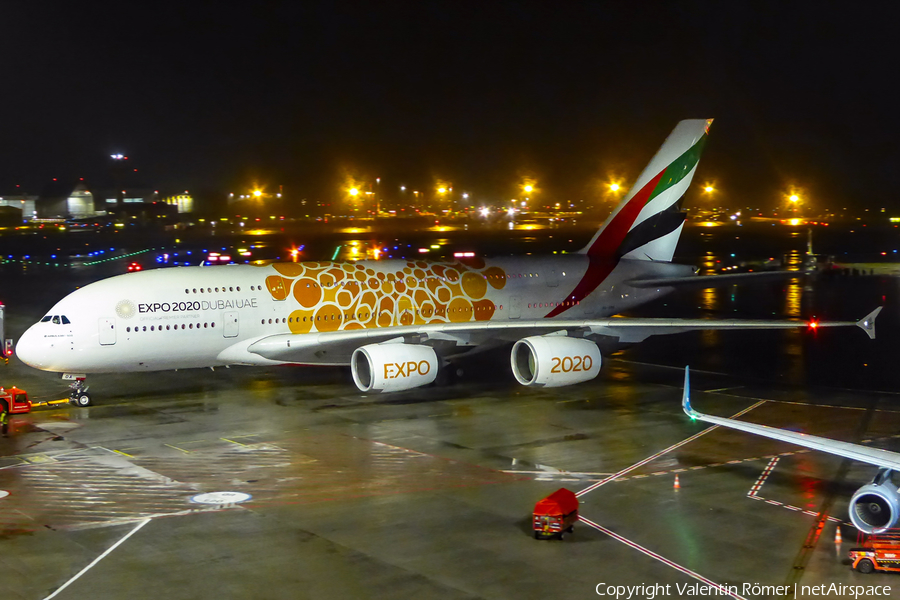 Emirates Airbus A380-861 (A6-EOA) | Photo 600985