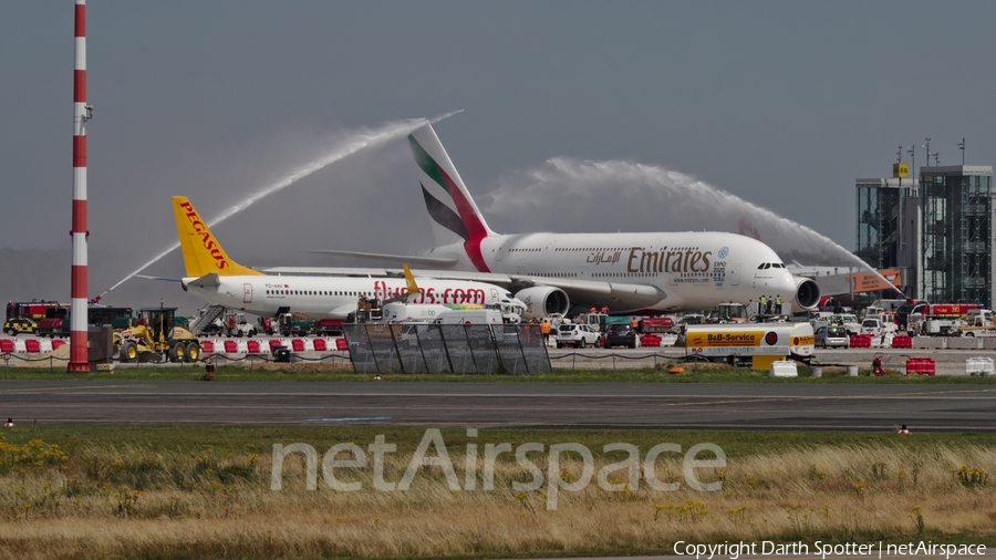 Emirates Airbus A380-861 (A6-EOB) | Photo 230309