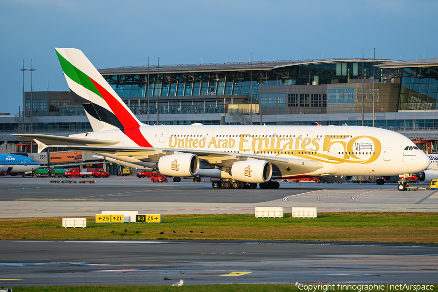 Emirates Airbus A380-861 (A6-EOE) | Photo 484777