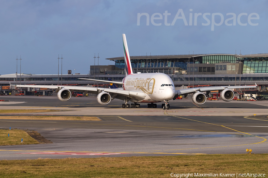 Emirates Airbus A380-861 (A6-EOE) | Photo 521126