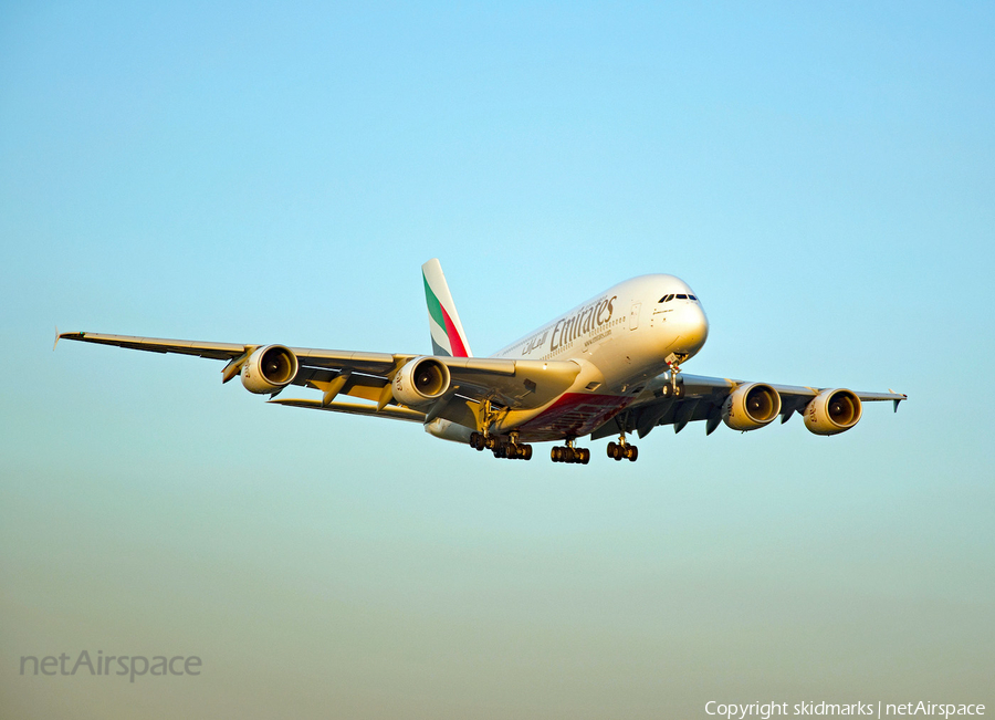 Emirates Airbus A380-861 (A6-EOT) | Photo 239445