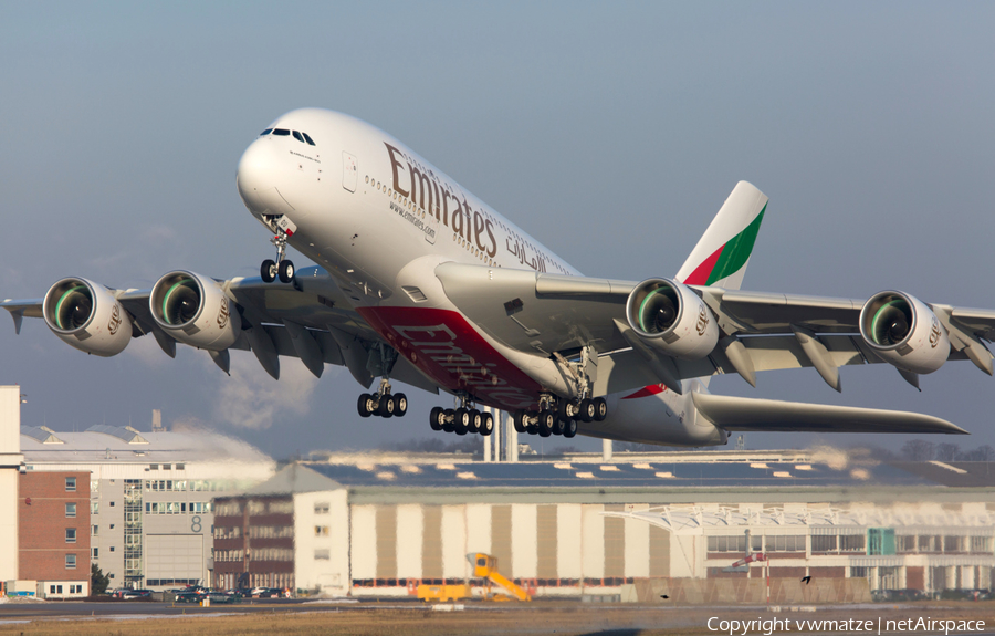 Emirates Airbus A380-861 (A6-EOU) | Photo 112877