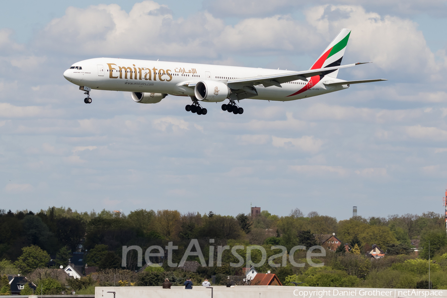 Emirates Boeing 777-31H(ER) (A6-EPA) | Photo 165370
