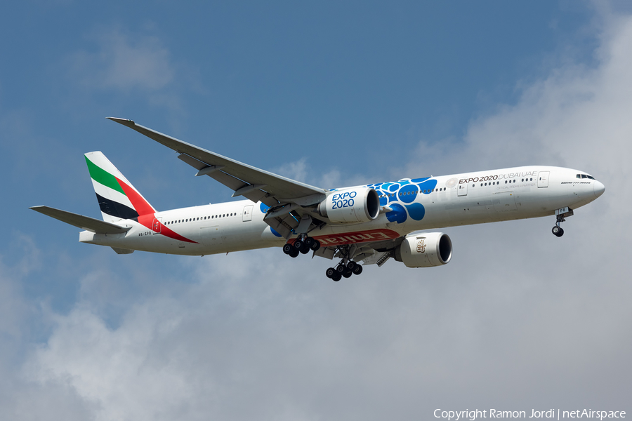Emirates Boeing 777-31H(ER) (A6-EPB) | Photo 469173