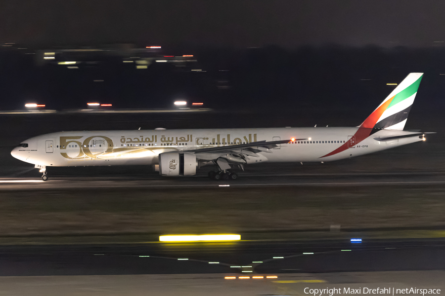 Emirates Boeing 777-31H(ER) (A6-EPB) | Photo 492295