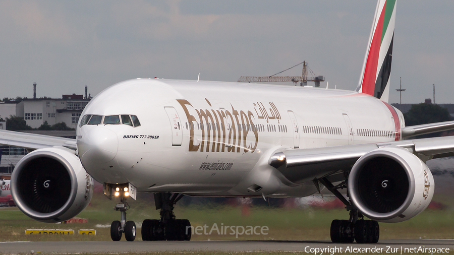 Emirates Boeing 777-31H(ER) (A6-EPB) | Photo 392302