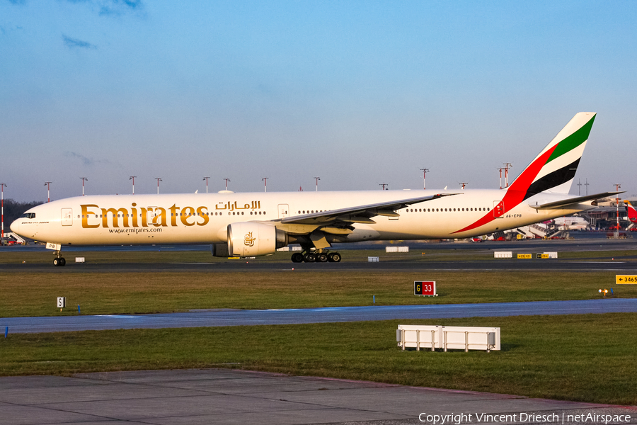 Emirates Boeing 777-31H(ER) (A6-EPB) | Photo 547908