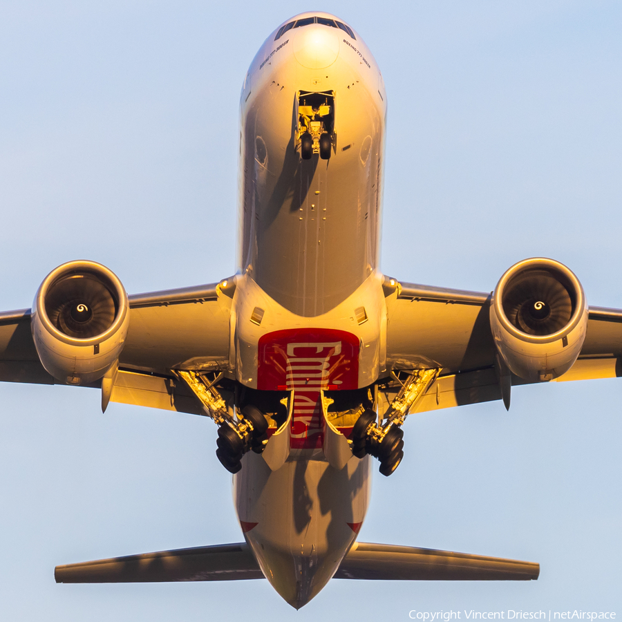 Emirates Boeing 777-31H(ER) (A6-EPB) | Photo 654859