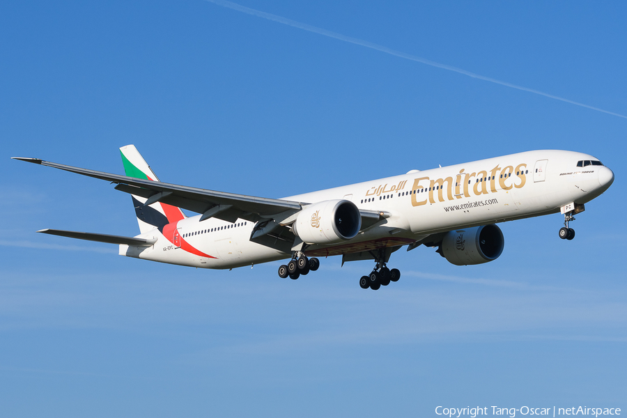 Emirates Boeing 777-31H(ER) (A6-EPC) | Photo 679140