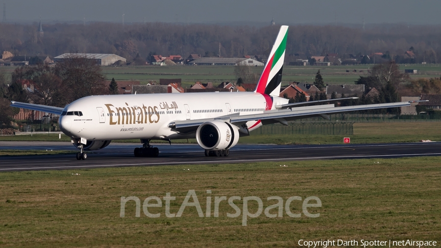 Emirates Boeing 777-31H(ER) (A6-EPC) | Photo 233660