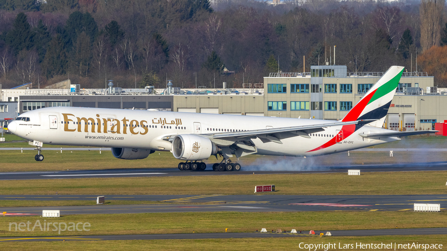 Emirates Boeing 777-31H(ER) (A6-EPC) | Photo 604254