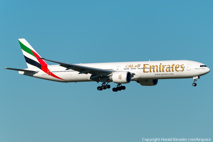 Emirates Boeing 777-31H(ER) (A6-EPC) | Photo 301156