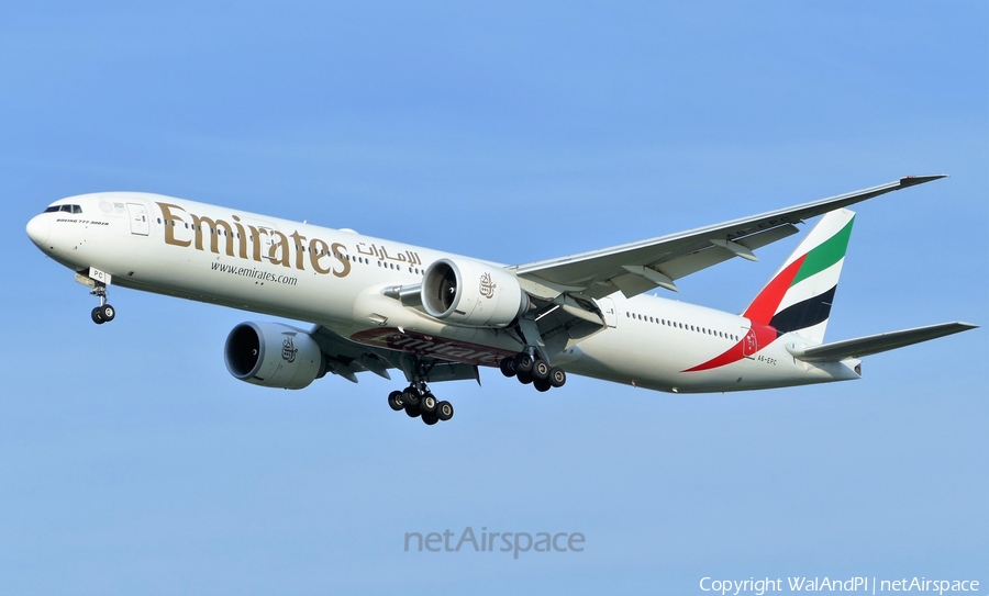 Emirates Boeing 777-31H(ER) (A6-EPC) | Photo 449645