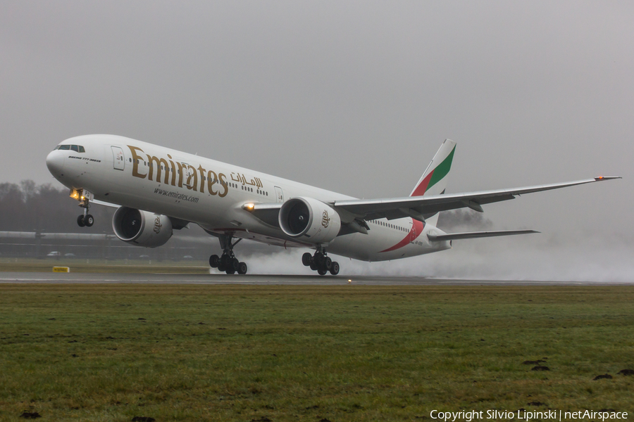 Emirates Boeing 777-31H(ER) (A6-EPD) | Photo 102998