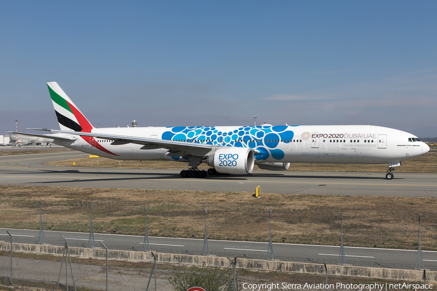 Emirates Boeing 777-31H(ER) (A6-EPD) | Photo 323068