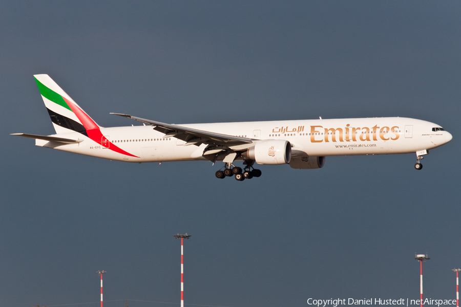 Emirates Boeing 777-31H(ER) (A6-EPD) | Photo 476302
