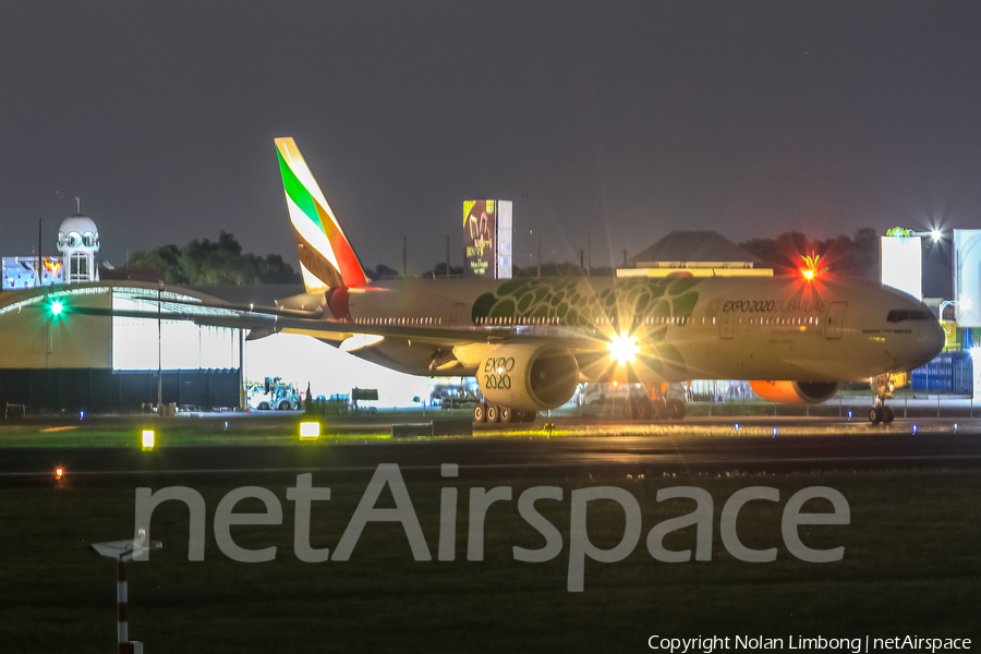 Emirates Boeing 777-31H(ER) (A6-EPE) | Photo 468165