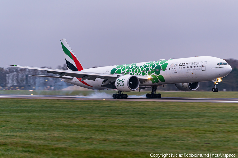 Emirates Boeing 777-31H(ER) (A6-EPE) | Photo 414155