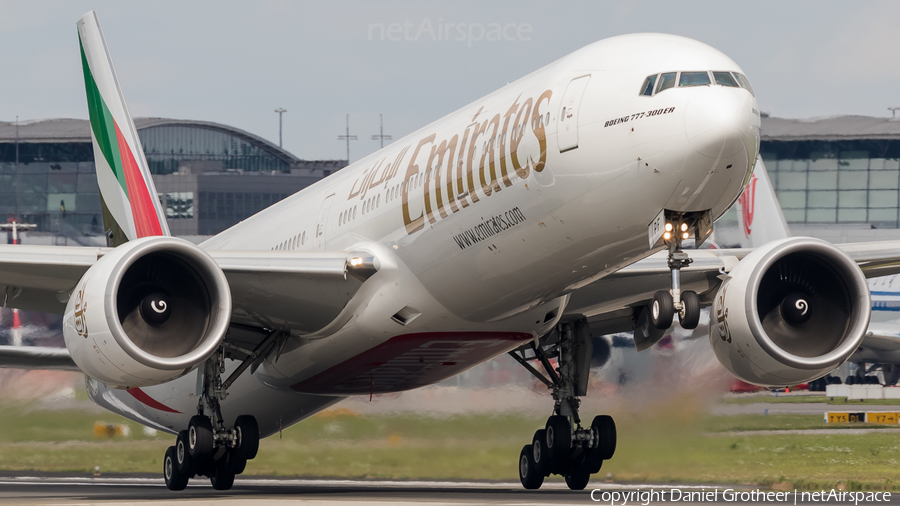 Emirates Boeing 777-31H(ER) (A6-EPF) | Photo 190583