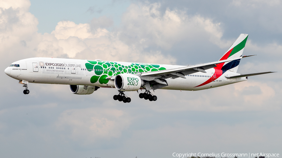 Emirates Boeing 777-31H(ER) (A6-EPF) | Photo 446791