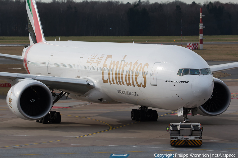 Emirates Boeing 777-31H(ER) (A6-EPH) | Photo 148819