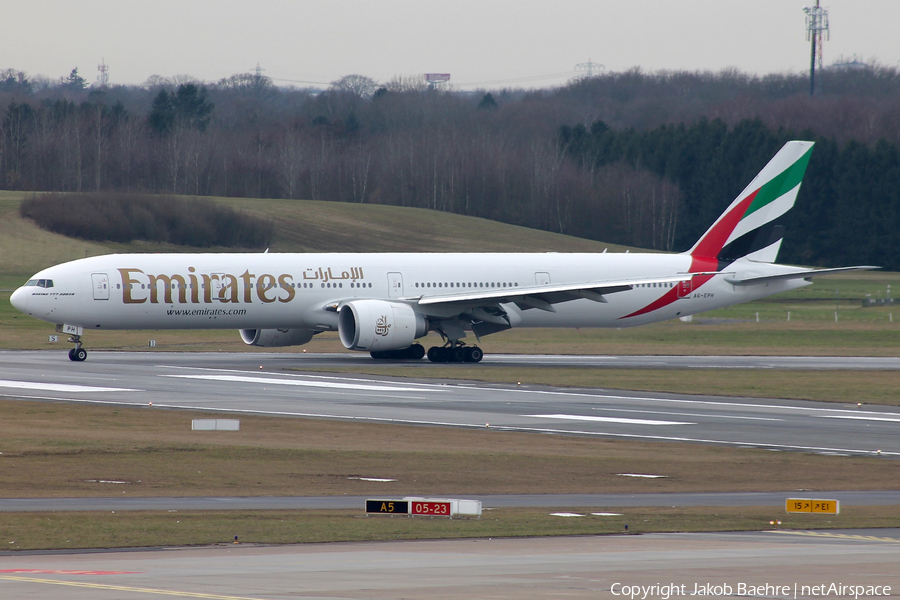 Emirates Boeing 777-31H(ER) (A6-EPH) | Photo 148983