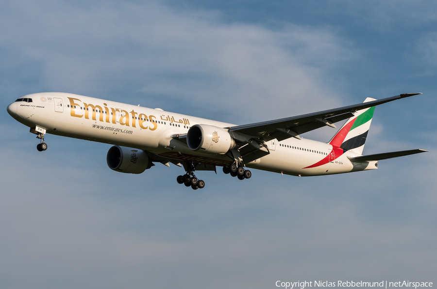 Emirates Boeing 777-31H(ER) (A6-EPH) | Photo 328783