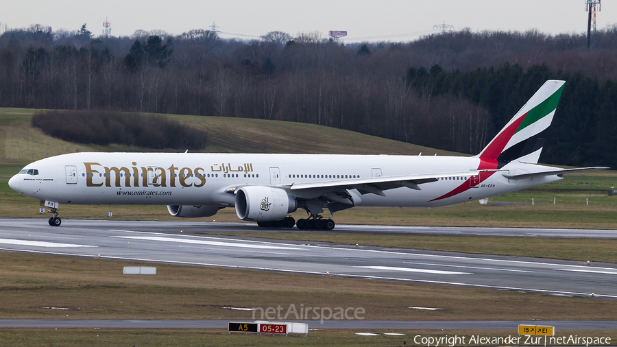 Emirates Boeing 777-31H(ER) (A6-EPH) | Photo 389564