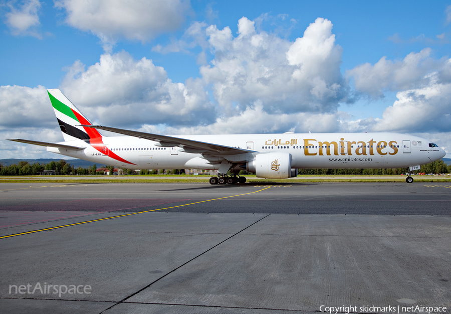 Emirates Boeing 777-31H(ER) (A6-EPH) | Photo 345538