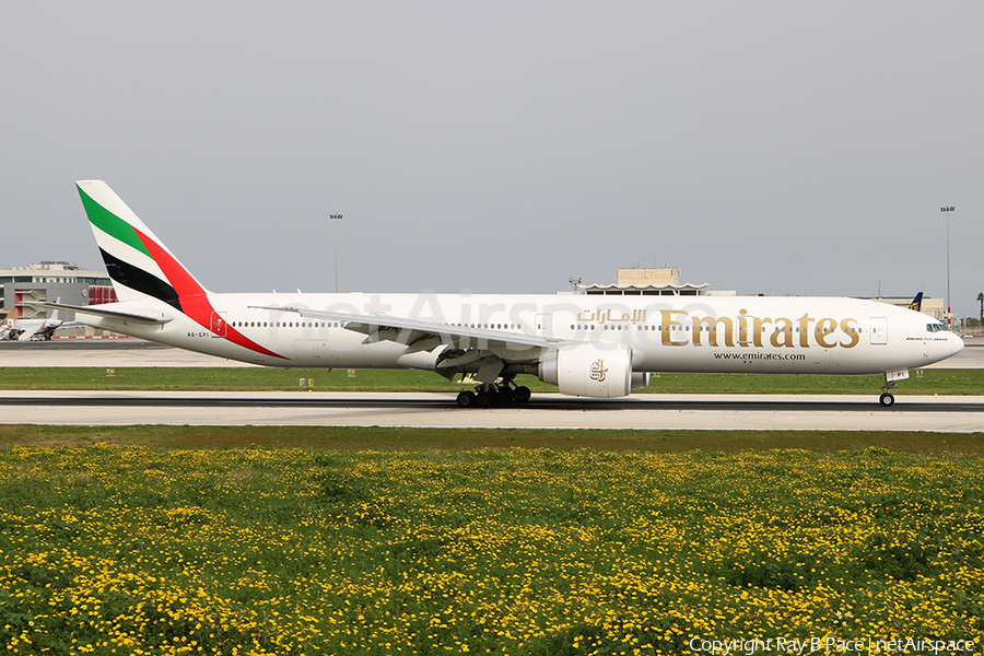 Emirates Boeing 777-31H(ER) (A6-EPI) | Photo 150135