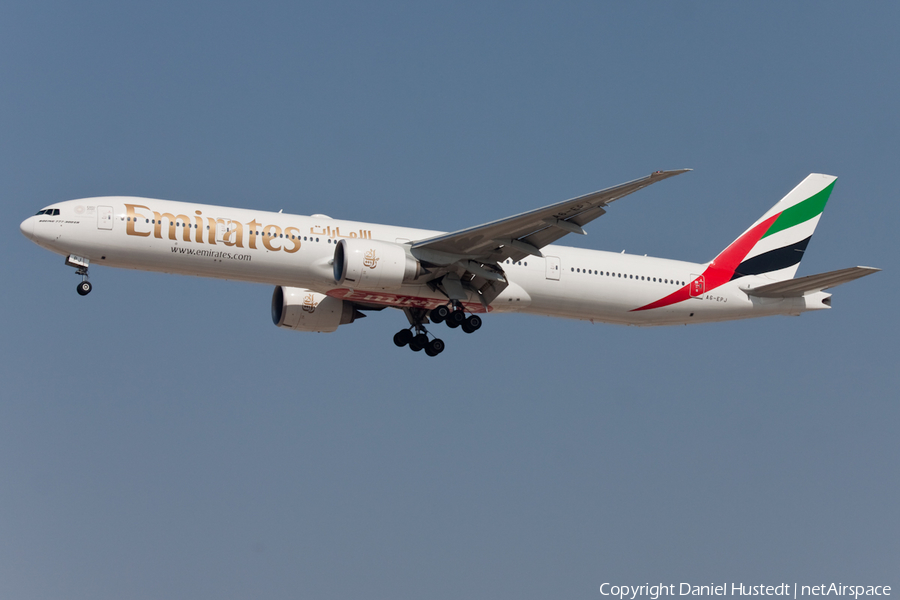 Emirates Boeing 777-31H (A6-EPJ) | Photo 416064